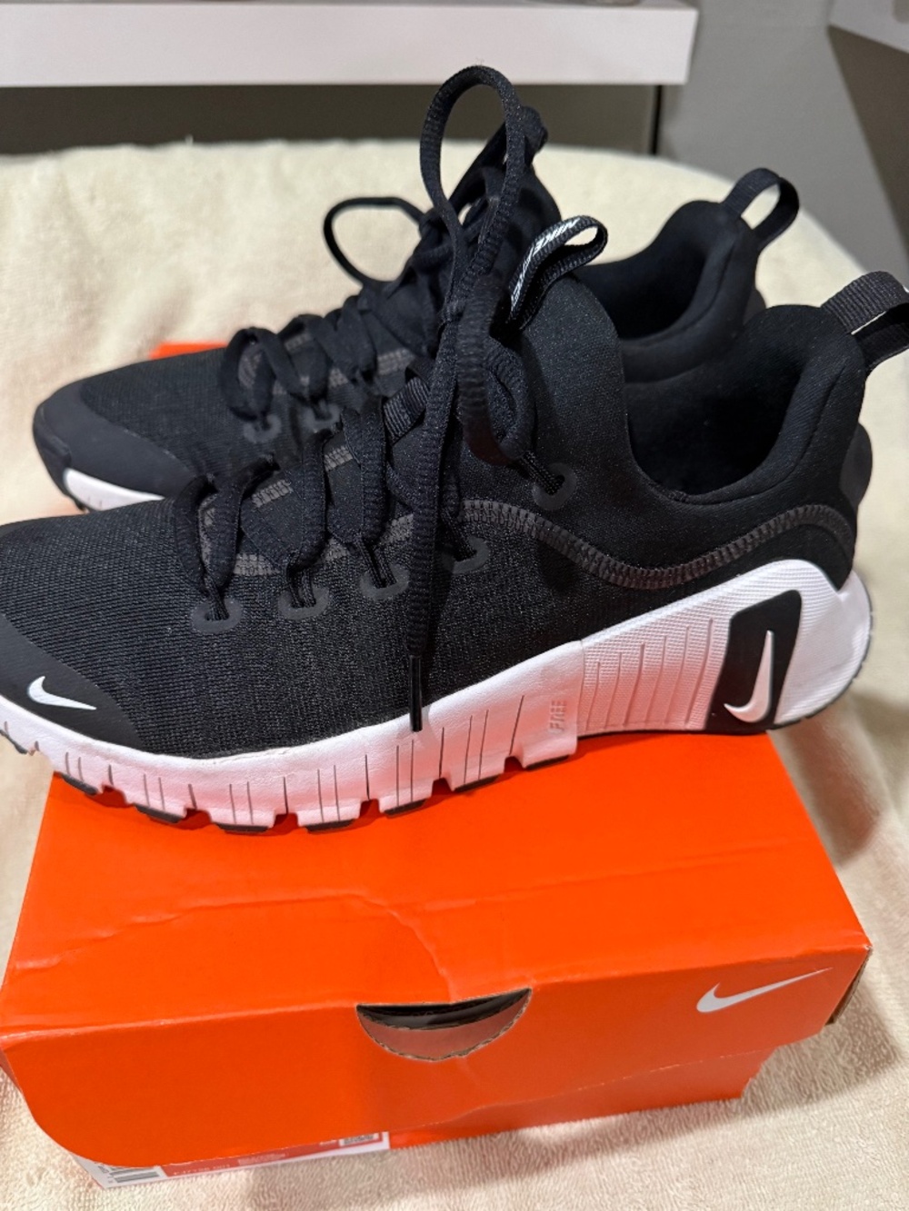 Nike Black and White Athletic Running Shoes